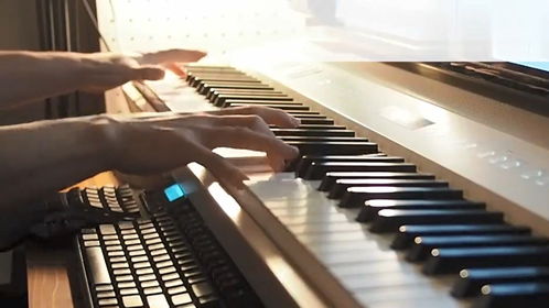 唯美而充滿氣勢(shì)的鋼琴演奏 takt